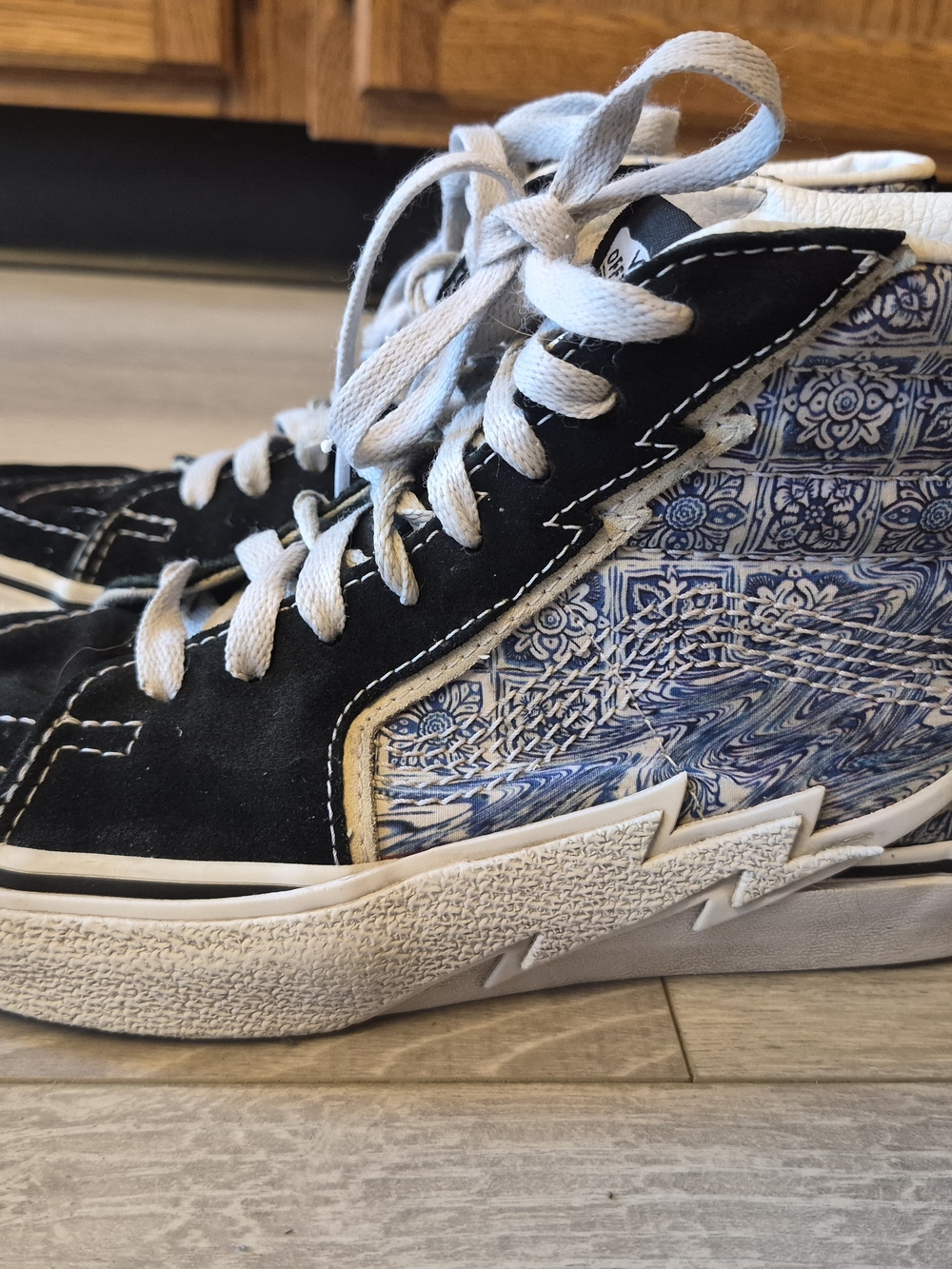 Vans Sk8-Hi Reissue Cap Blue Black Pattern High Top Shoes Women’s 7.5